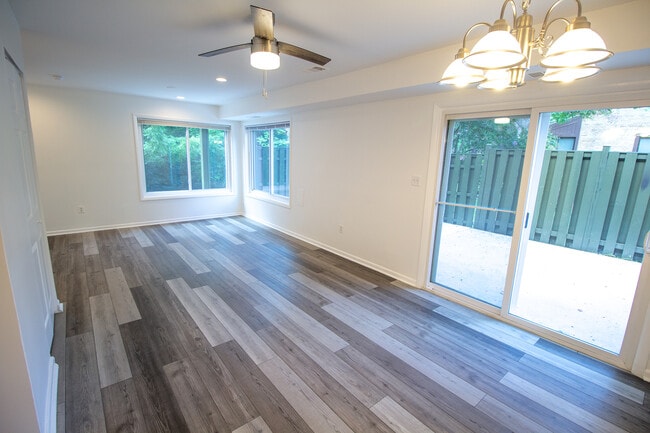 Dining/Living Room - 5752 Thunder Hill Rd