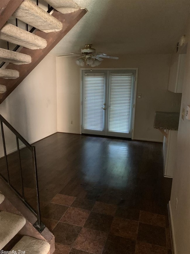 Building Photo - 603 Greenbriar Dr