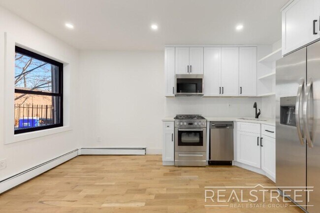 Foto del edificio - Stunning New 2 BR in Clinton Hill
