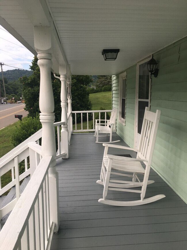 Building Photo - Charming 2 Bedroom Cottage In Vilas