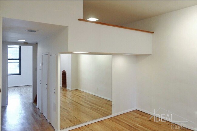 Building Photo - 583 6th Ave