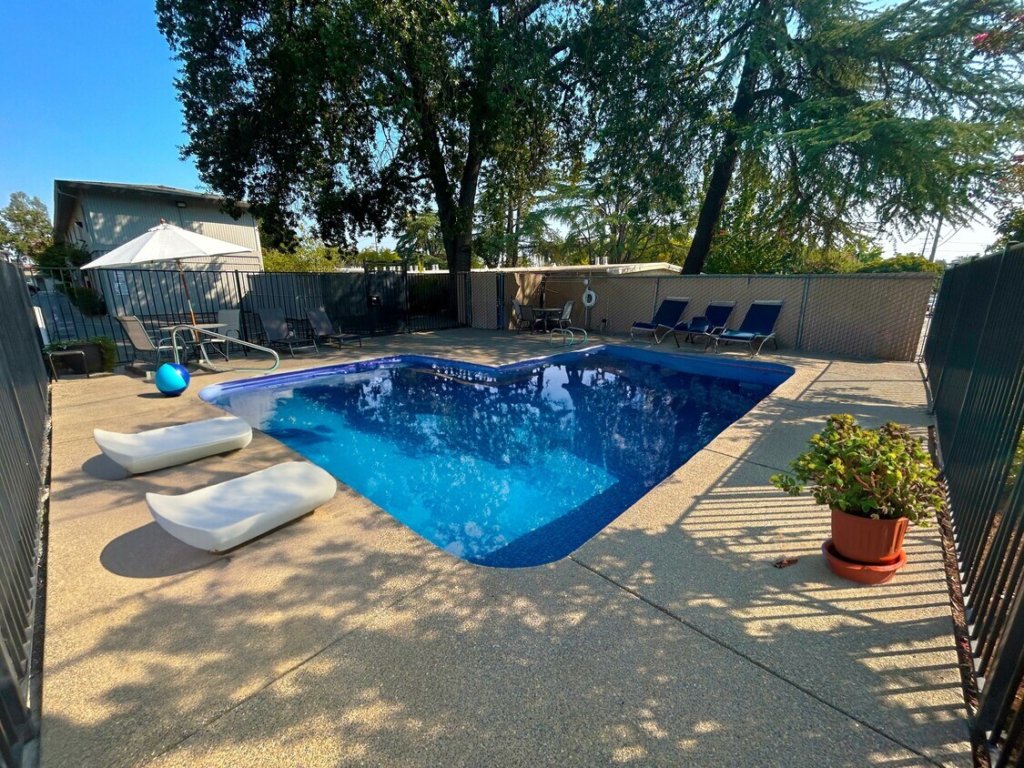 Sutter Crossing Apartments in Carmichael, CA