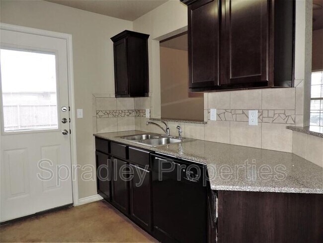 Foto del edificio - 767 E Ridge Blvd