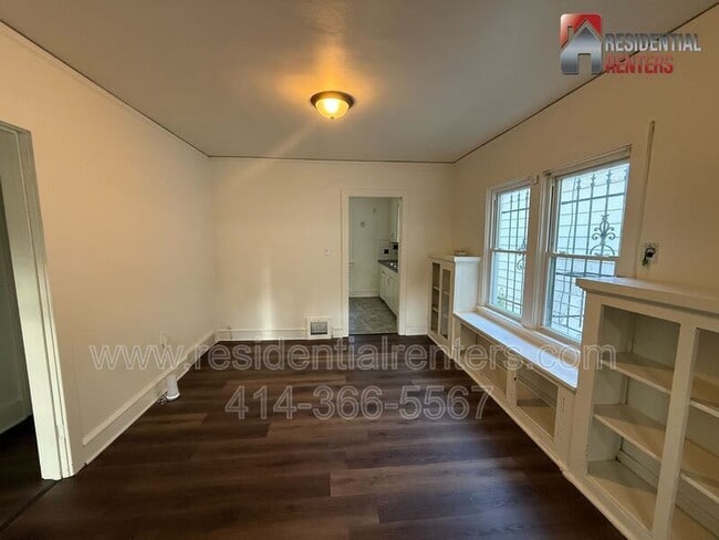 Building Photo - 5560 N 40th St