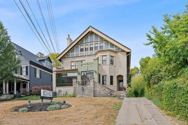 Building Photo - 2355 Park Ave
