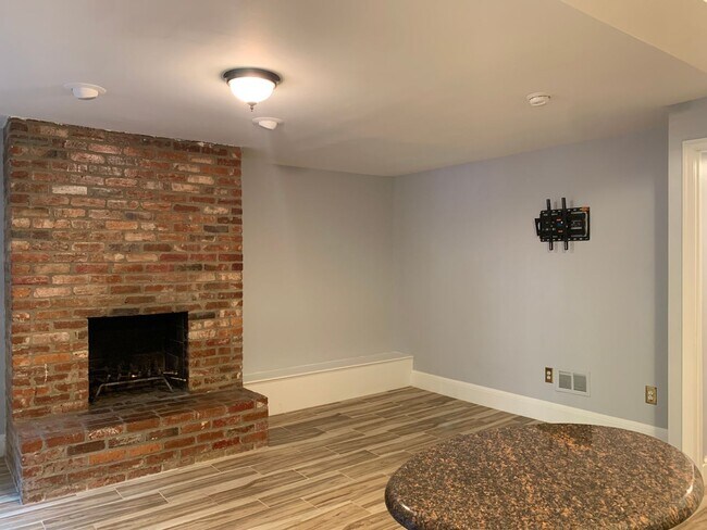 Foto del edificio - 643 E St NE