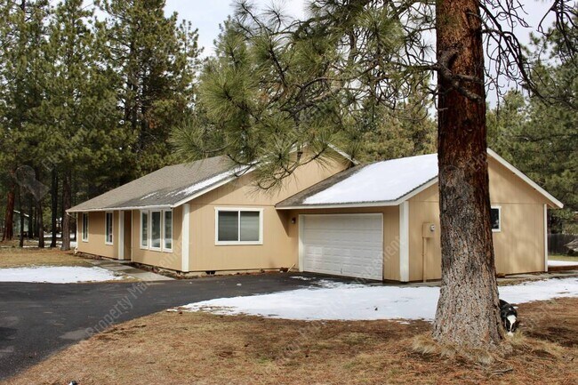Building Photo - 14704 Bluegrass Loop