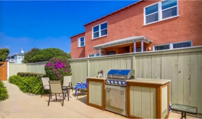 Foto del edificio - FIRST MONTH FREE! 2-Bedroom Apartment in the Heart of Pacific Beach – Walk to the Ocean!