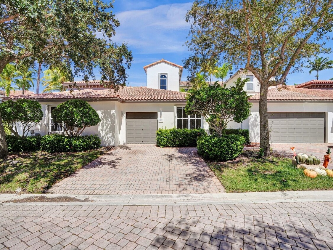 Foto principal - 887 Spinnaker Dr W