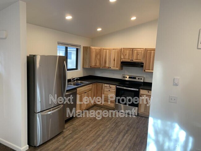 Foto del edificio - 416 Maple Dr