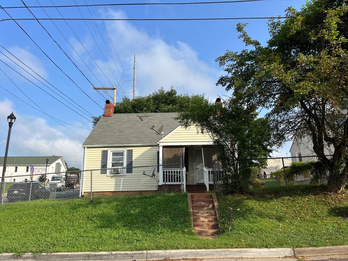 2 Bedroom House off Langhorne Road - 2 Bedroom House off Langhorne Road
