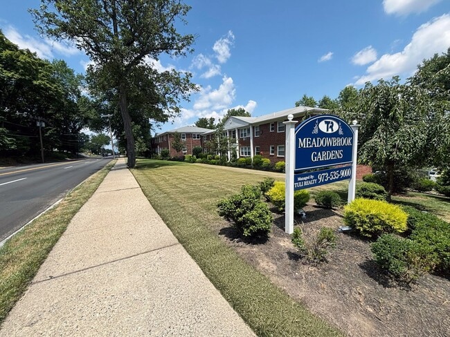 Building Photo - Meadowbrook Gardens