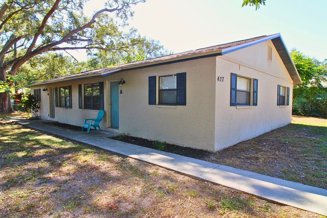 Foto principal - 427 6th Ave NE