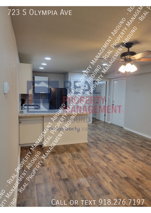 Building Photo - PRIME LOCATION!