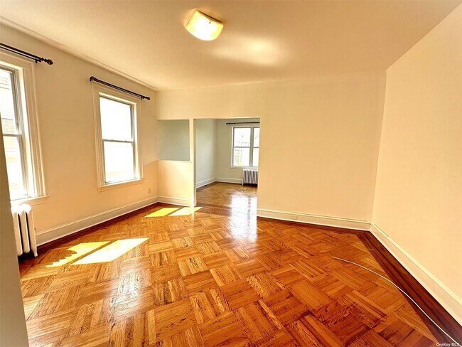 Foto del edificio - 20-59-59 45th St
