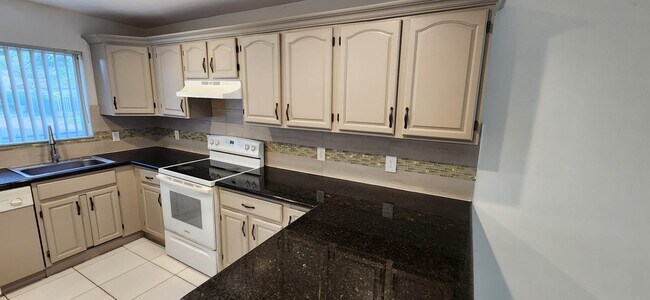 Foto del edificio - 2510 NE 184th Terrace
