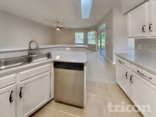 Foto del edificio - 250 Parkview Dr