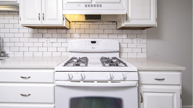 Building Photo - 427 8th Ave