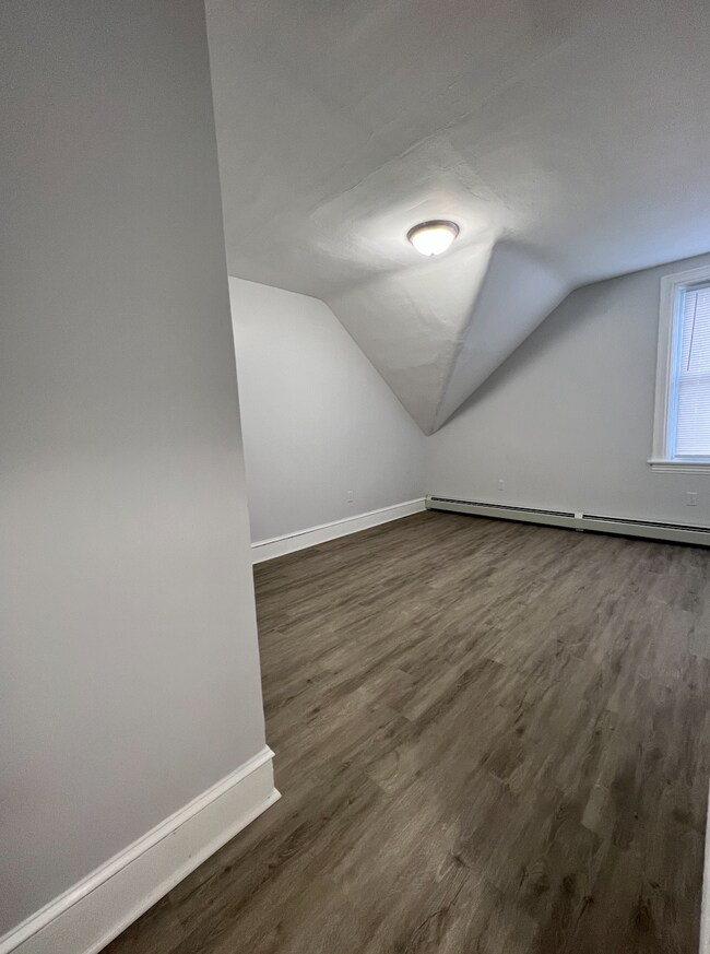 Building Photo - 130 Messer St