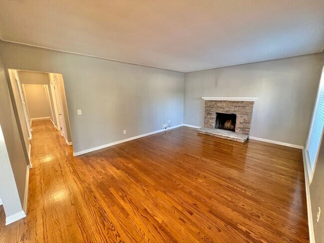 Building Photo - 4445 E Colorado St