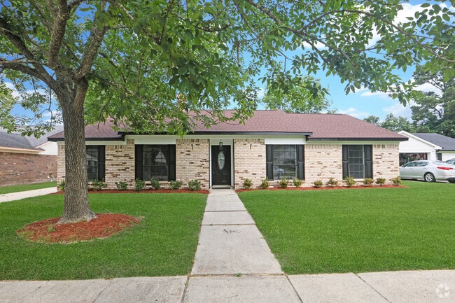 Building Photo - 811 N Lake Verret Ct