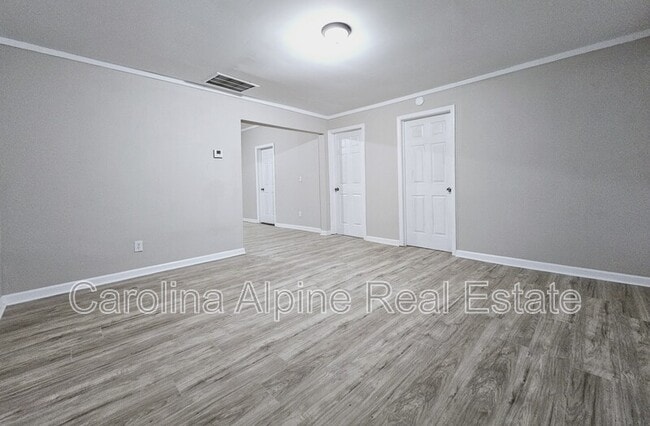 Building Photo - 1323 4th St