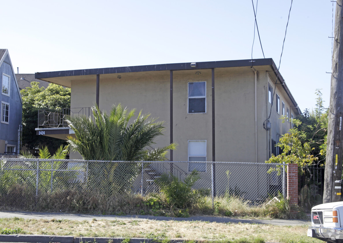 Foto del edificio - 2424 90th Ave