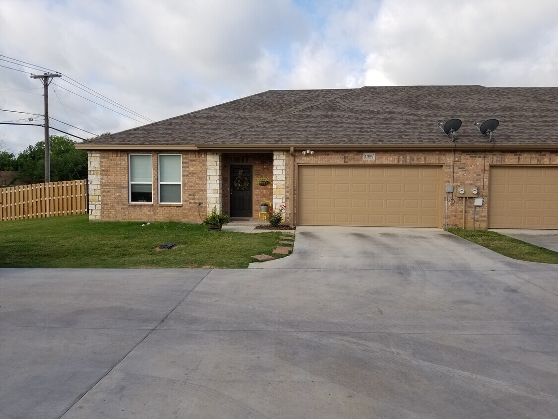 1208 Country Club Rd Unit 1208 A Country Club Rd, Cleburne, TX 76033