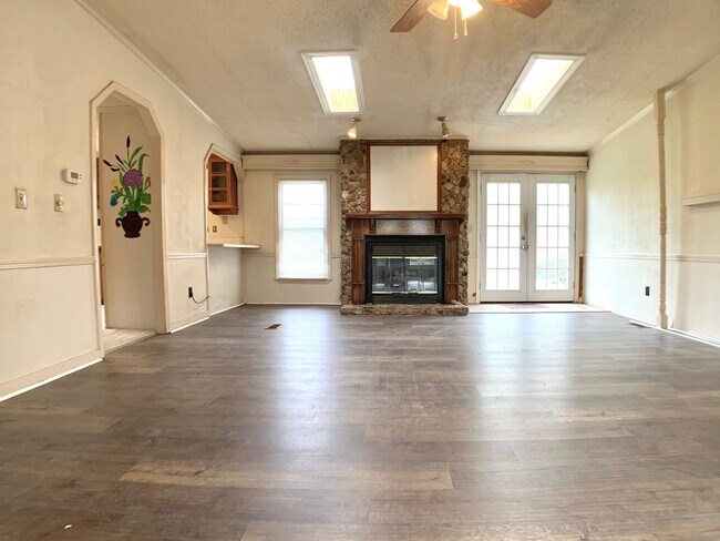 Foto del edificio - 2551 Farm Cir