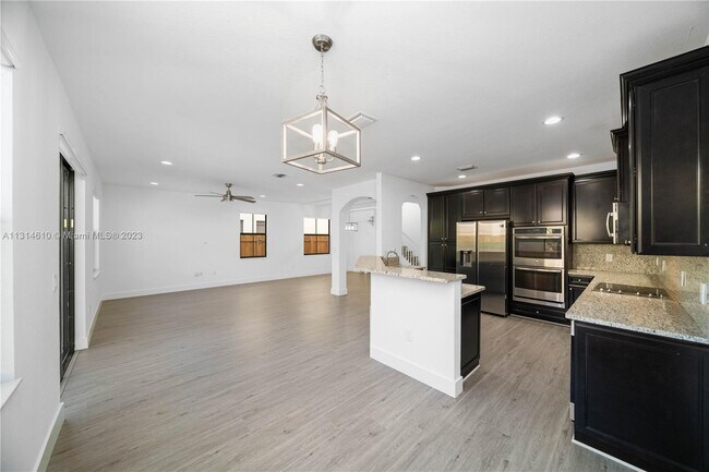 Building Photo - 8757 NW 100th Pl