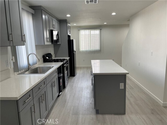 Foto del edificio - 1432 E 20th St