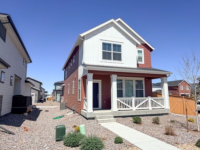 Building Photo - Like-New Single-Family Home in Bennett!