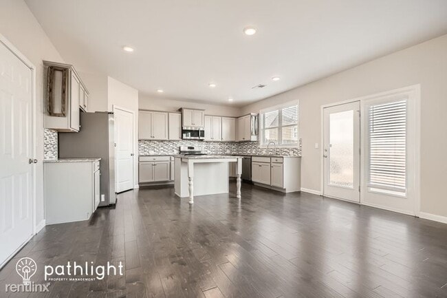 Building Photo - 5 br, 3 bath House - 2906 Cove View Court ...