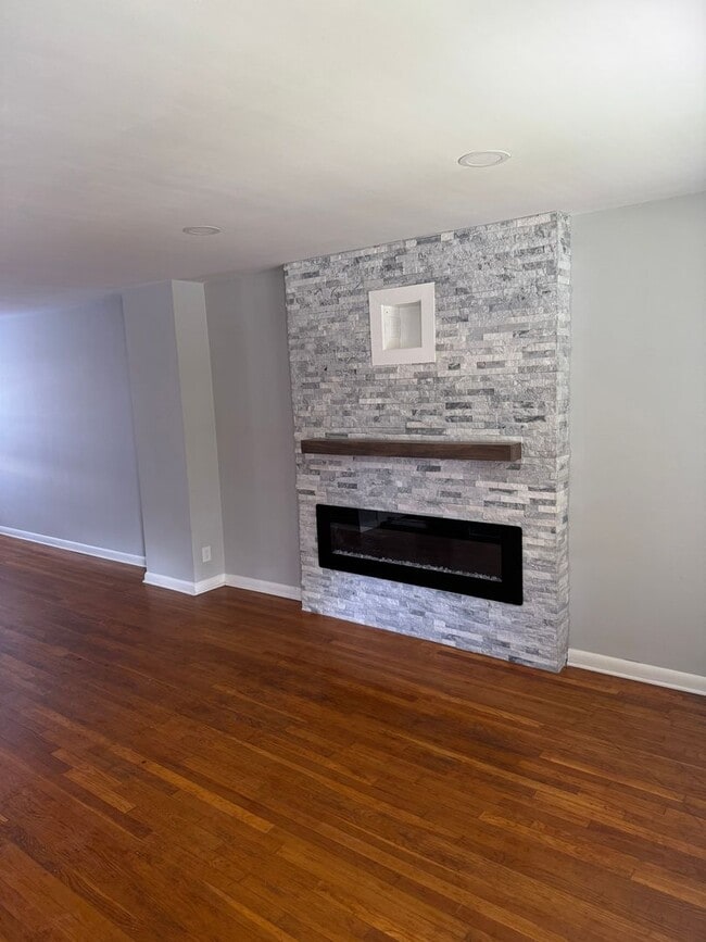 Building Photo - 2231 Graythorn Rd