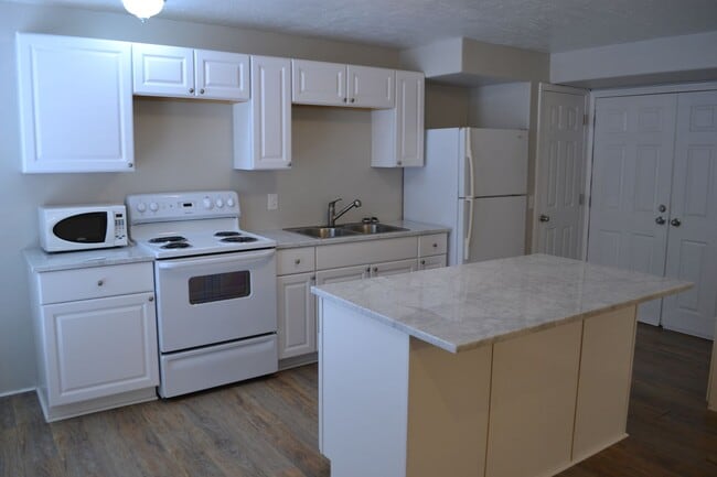 Building Photo - 2BR Apartment Close to Daybreak Marina and...