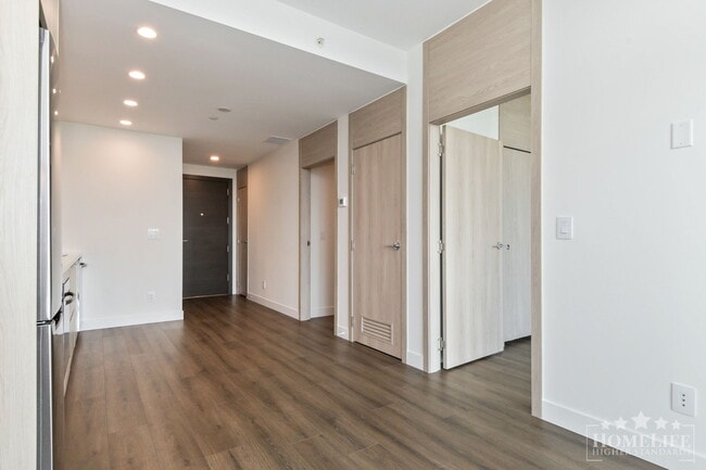 Photo du bâtiment - 1 - Bed + 1 - Bath Condo for Rent - The GR...