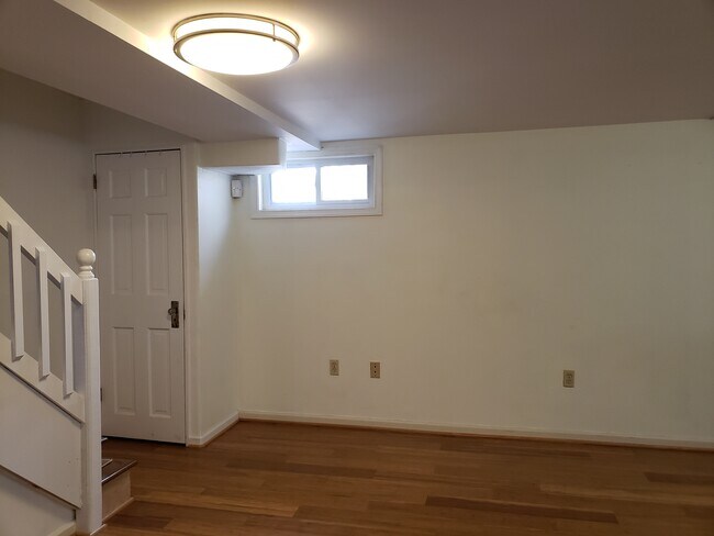 Foto del edificio - 4851 Arlington Blvd