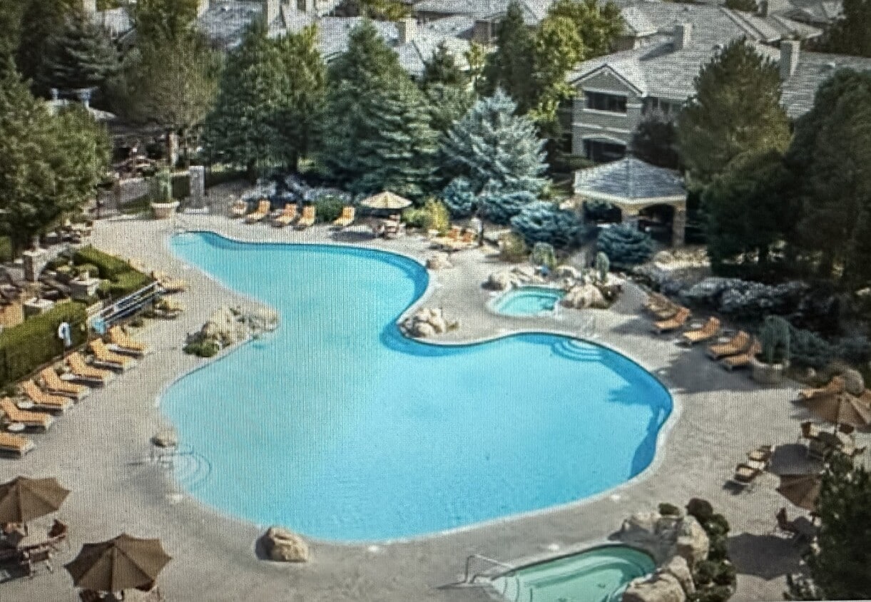 Foto principal - 900 S Meadows Pkwy