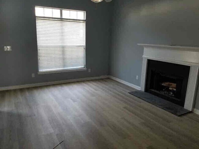 Building Photo - 1383 Gates Dr SE
