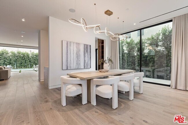 Foto del edificio - 352 Crescent Dr