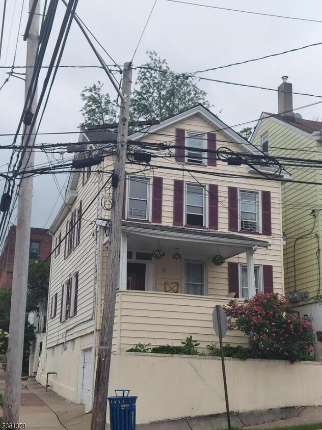 Foto principal - 41 Brown Ave