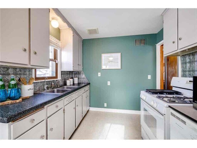Building Photo - 5504 Nokomis Ave