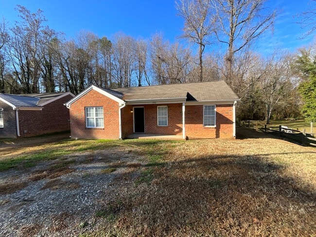 Building Photo - Coming Soon! 3 bedroom, 2 bath Brick home in High Point near I-74