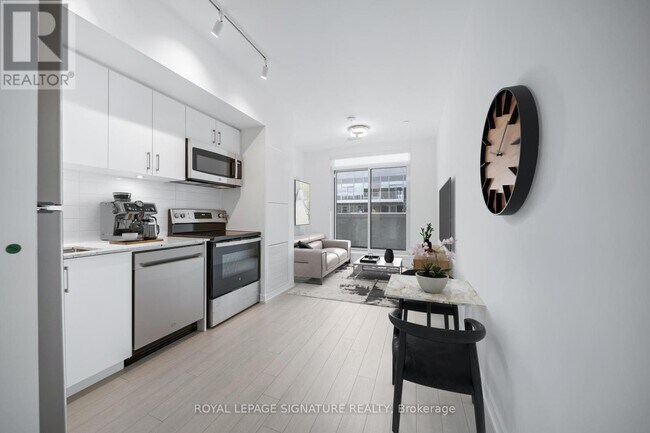 Photo du bâtiment - 4010 Eglinton Ave W