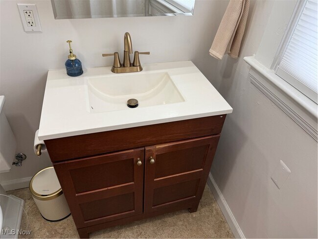 Foto del edificio - 1320 W 108th St