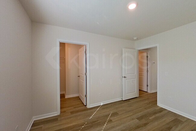 Building Photo - 124 Inez Ave