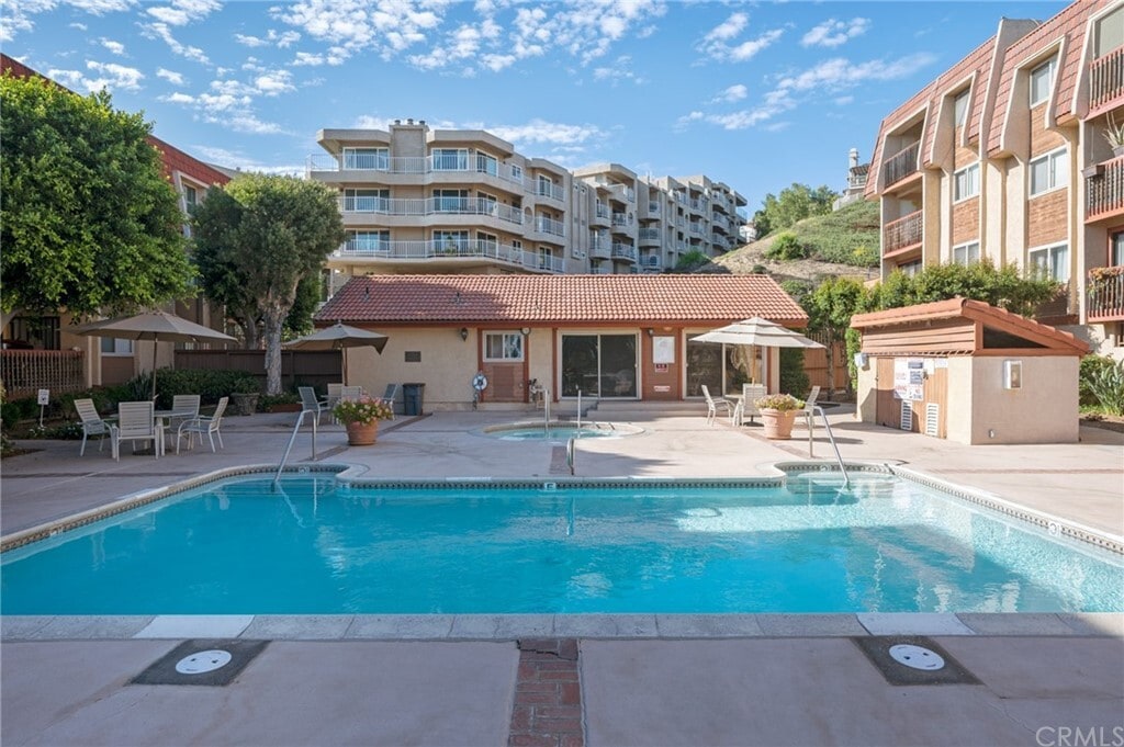 2101 E 21st St Unit 305, Signal Hill, CA 90755 Condo for Rent in