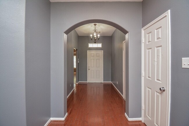 Building Photo - 917 Almond St