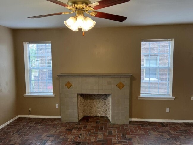 Building Photo - 814.5 East Dr