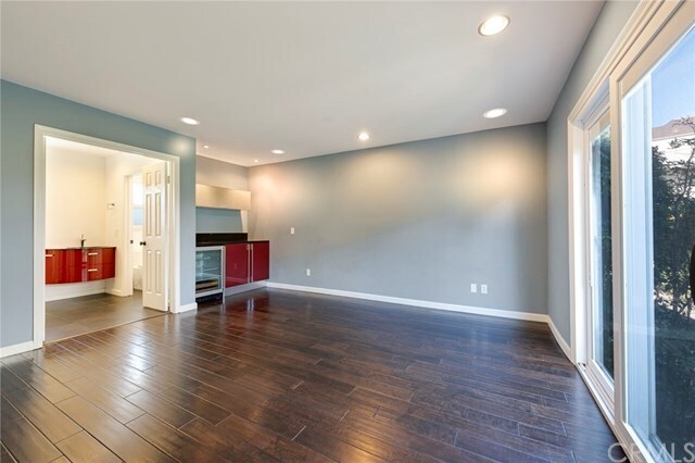 Foto del edificio - 215 E Roosevelt Rd